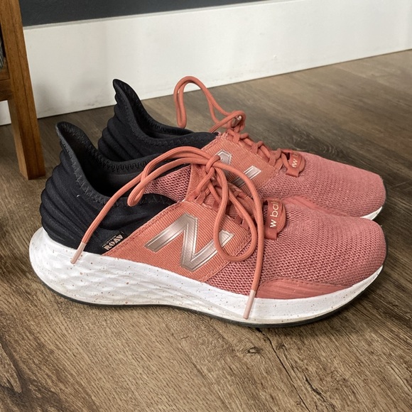 EUC Womens side 8.5 new Balance sneakers - Picture 2 of 16